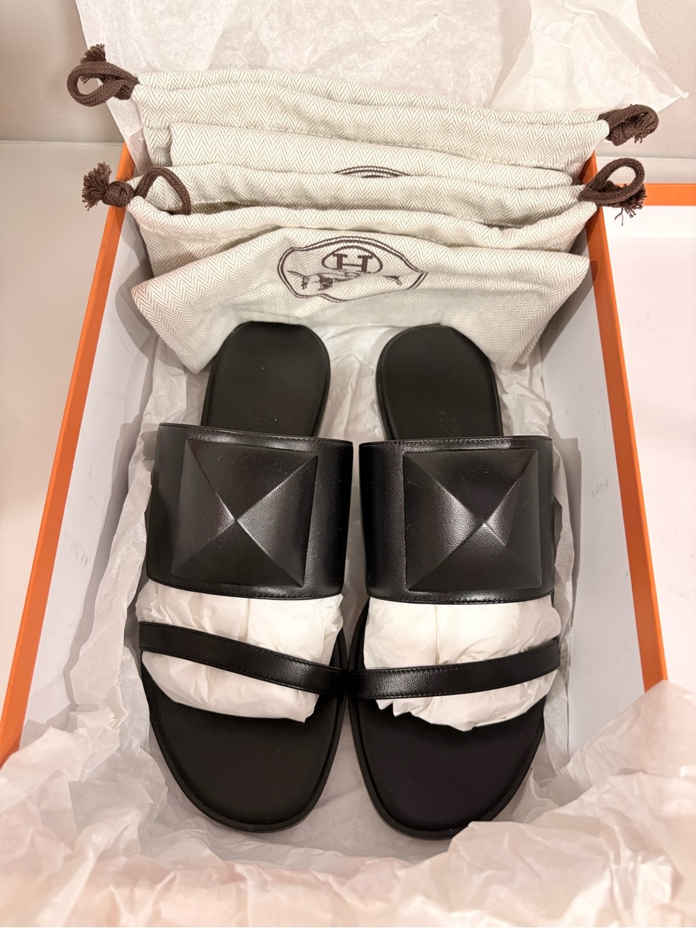 Hermès Caia Slides
Black 37 Preowned - Picture 11 of 11